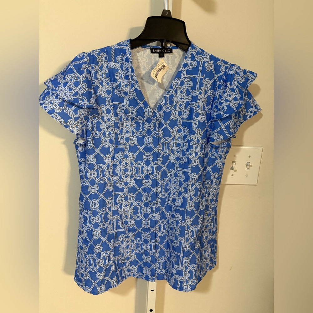 Chic Blue and White Geometric Blouse